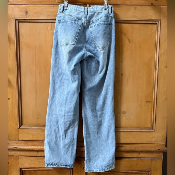 Heart Patched Low Rise Baggy Jeans - Light Wash - Picture 8 of 12